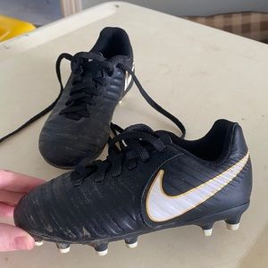 Nike Tiempo boys soccer cleats black size 10 Child